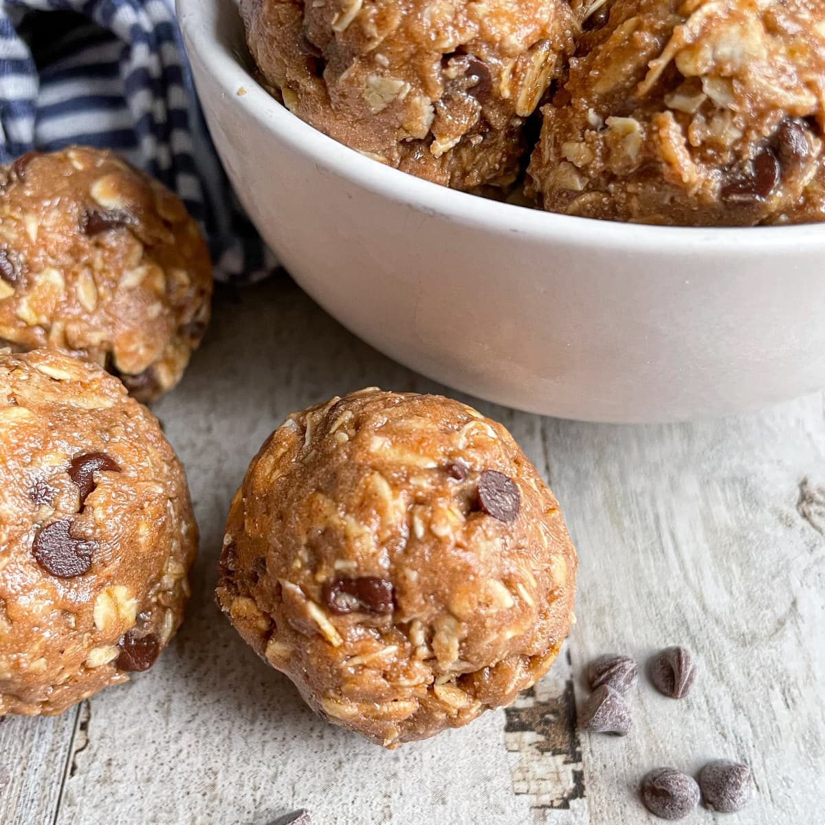 No-Bake Chocolate Peanut Butter Protein Balls: Easy Grab-and-Go Snack
