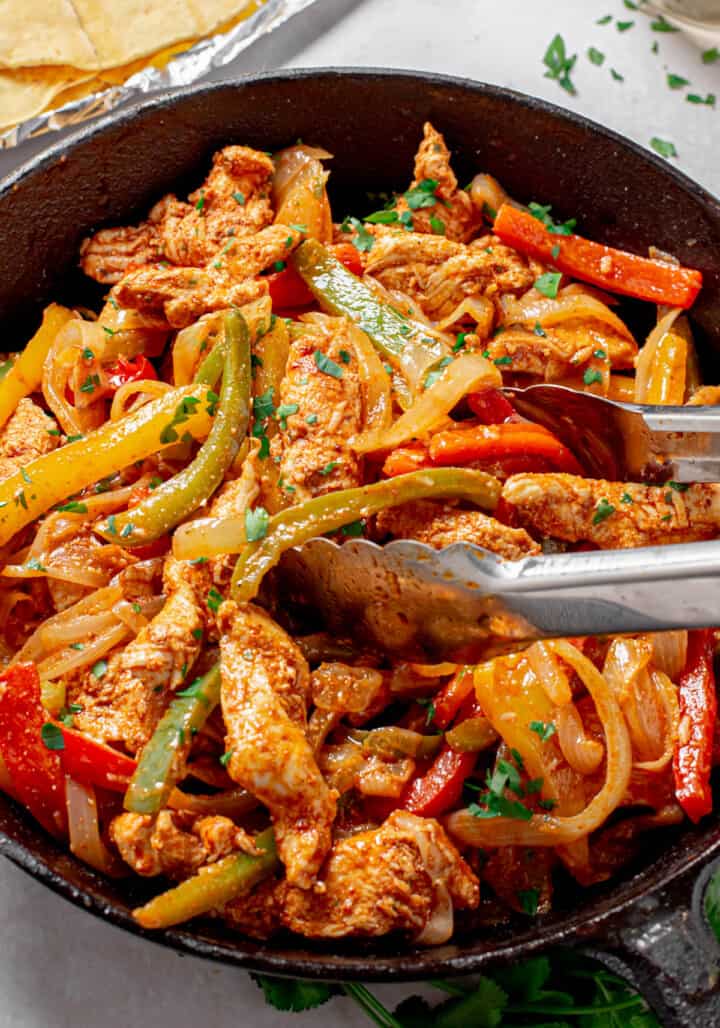 Chicken Fajitas with Lime-Marinated Chicken and Crisp Bell Peppers