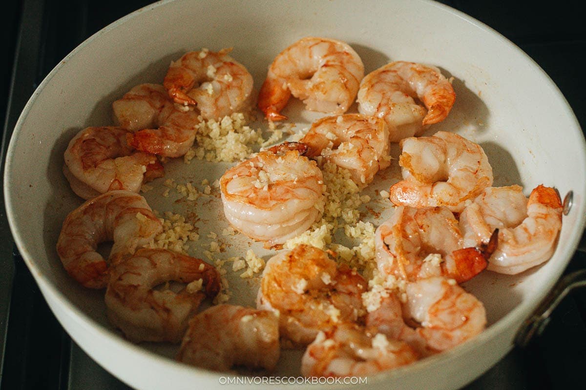 Shrimp and Broccoli with Juicy Shrimp and Glossy Savory Sauce