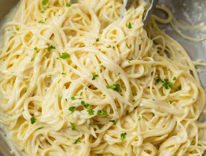 One-Pot Garlic Parmesan Pasta with Buttery Cream Sauce